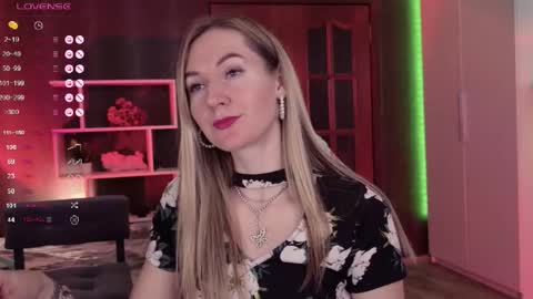 Snapshot of hello_lisha chatting on 11.17.25 Alisia Monday to Friday from 10 am to 4 pm GMT 2 online show from 11.17.25