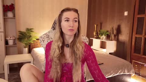 Alisia  Monday to Friday from 10 am to 4 pm GMT 2 online show from 04.23.26