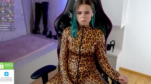 Snapshot of hellokittyalice chatting on 01.14.25 Alice online show from 01.14.25