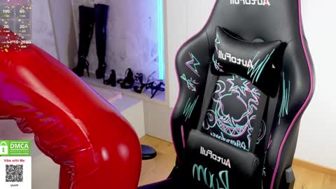 Snapshot of hellokittyalice chatting on 01.16.25 Alice online show from 01.16.25