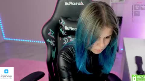 Snapshot of hellokittyalice chatting on 09.30.25 Alice online show from 09.30.25