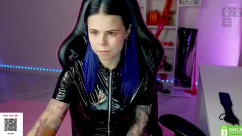 Snapshot of hellokittyalice chatting on 10.29.25 Alice online show from 10.29.25