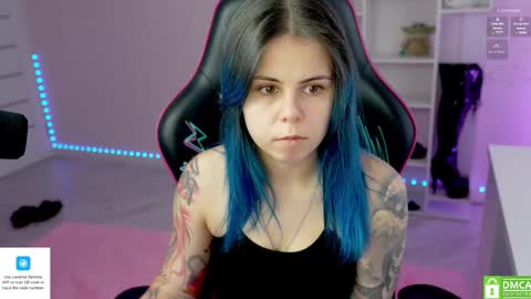 Snapshot of hellokittyalice chatting on 11.18.25 Alice online show from 11.18.25