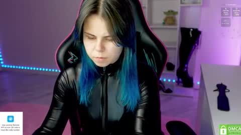 Snapshot of hellokittyalice chatting on 11.21.25 Alice online show from 11.21.25