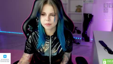 Snapshot of hellokittyalice chatting on 11.22.25 Alice online show from 11.22.25