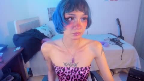 Snapshot of helloskinnygirls chatting on 11.23.25 Raven and Momo online show from 11.23.25