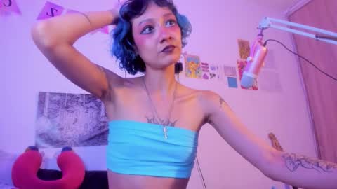 Snapshot of helloskinnygirls chatting on 11.30.25 Raven and Momo online show from 11.30.25