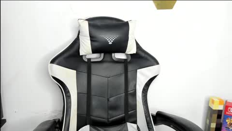 heluehorny13 online show from 12.29.24