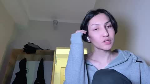 Snapshot of hencamx chatting on 03.02.25 Eva online show from 03.02.25