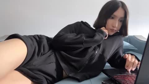 Snapshot of hencamx chatting on 09.26.25 Eva online show from 09.26.25