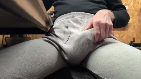 Snapshot of henkietien chatting on 01.18.25 henkietien online show from 01.18.25