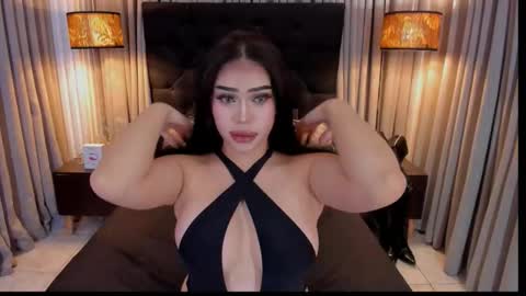 Snapshot of hennessygoddess69 chatting on 09.29.25 HENNESSY online show from 09.29.25