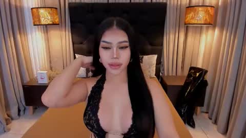 Snapshot of hennessygoddess69 chatting on 10.19.25 HENNESSY online show from 10.19.25