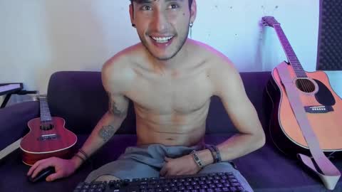 Snapshot of henrik_senn chatting on 12.04.24 henrik_senn online show from 12.04.24