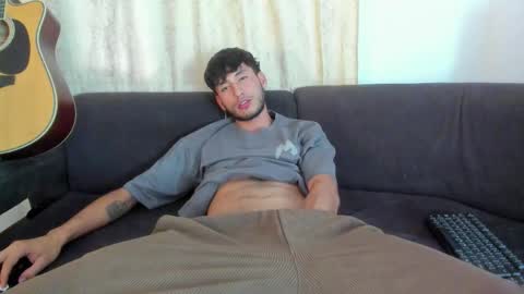 Snapshot of henrik_senn chatting on 09.11.25 henrik_senn online show from 09.11.25