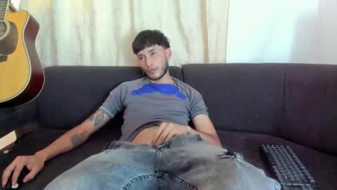 Snapshot of henrik_senn chatting on 09.16.25 henrik_senn online show from 09.16.25