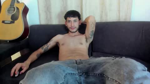 Snapshot of henrik_senn chatting on 11.07.25 henrik_senn online show from 11.07.25