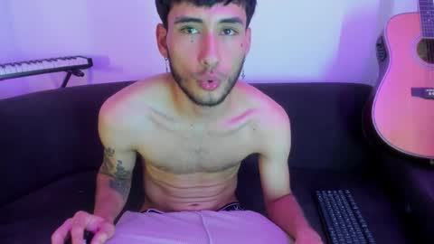 Snapshot of henrik_senn chatting on 11.11.25 henrik_senn online show from 11.11.25