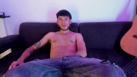 Snapshot of henrik_senn chatting on 11.27.25 henrik_senn online show from 11.27.25