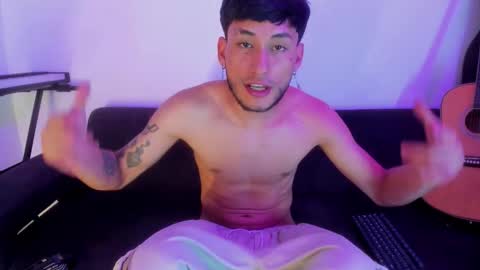 Snapshot of henrik_senn chatting on 12.01.25 henrik_senn online show from 12.01.25