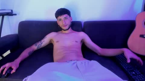 Snapshot of henrik_senn chatting on 12.02.25 henrik_senn online show from 12.02.25