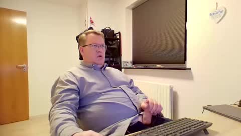 Snapshot of henrikrp1971 chatting on 02.04.25 henrikrp1971 online show from 02.04.25