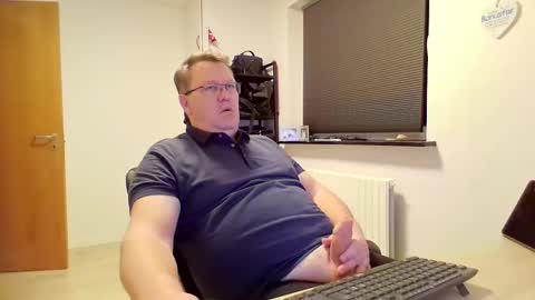 Snapshot of henrikrp1971 chatting on 02.08.25 henrikrp1971 online show from 02.08.25