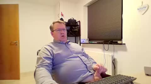Snapshot of henrikrp1971 chatting on 02.25.25 henrikrp1971 online show from 02.25.25