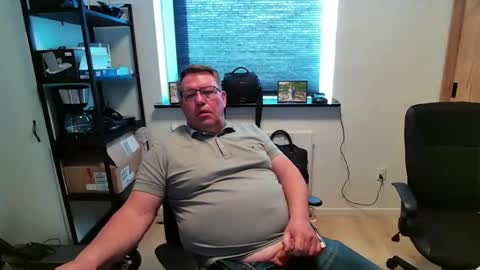 Snapshot of henrikrp1971 chatting on 04.26.26 henrikrp1971 online show from 04.26.26