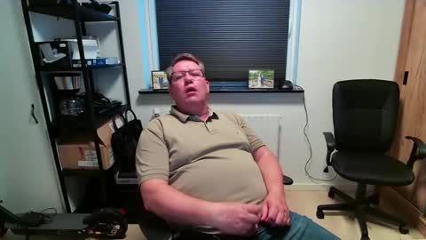 Snapshot of henrikrp1971 chatting on 04.28.26 henrikrp1971 online show from 04.28.26