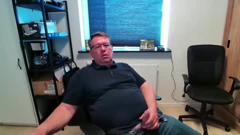 Snapshot of henrikrp1971 chatting on 04.30.26 henrikrp1971 online show from 04.30.26