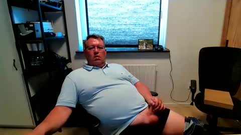Snapshot of henrikrp1971 chatting on 05.25.26 henrikrp1971 online show from 05.25.26