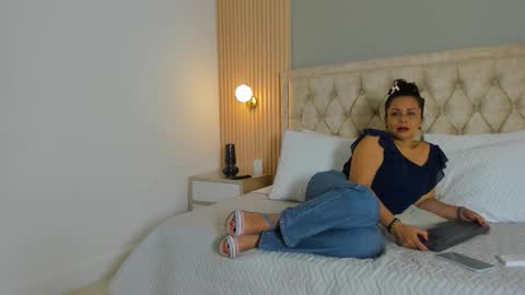 Snapshot of hera_goddesss chatting on 10.18.25 Hera online show from 10.18.25