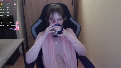 Snapshot of heraluna_ chatting on 01.26.25 HeraLuna online show from 01.26.25