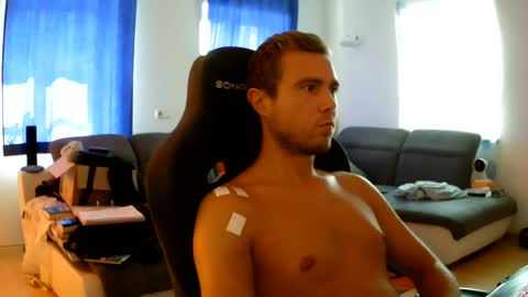 Snapshot of herbstenden chatting on 08.02.26 John Pearl online show from 08.02.26