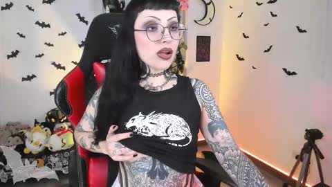 Snapshot of herinfernalmajesty chatting on 02.05.26 Marie online show from 02.05.26