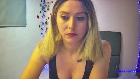 Snapshot of hestesiaxx chatting on 12.14.24 Hestesiaxx online show from 12.14.24