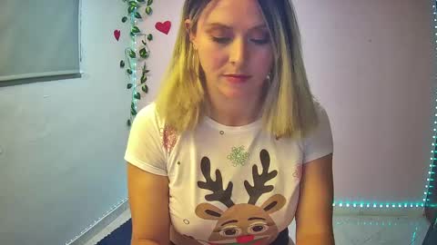 Snapshot of hestesiaxx chatting on 12.19.24 Hestesiaxx online show from 12.19.24