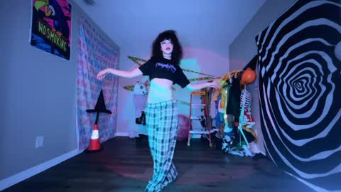 Snapshot of hexivu chatting on 11.14.25 salem online show from 11.14.25