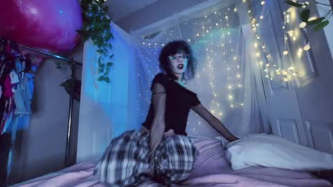 Snapshot of hexivu chatting on 12.01.25 salem online show from 12.01.25