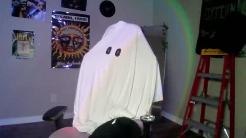 Snapshot of hexivu chatting on 12.14.25 salem online show from 12.14.25