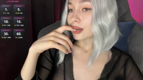 Snapshot of hey_nora_ chatting on 06.07.26 Nora online show from 06.07.26
