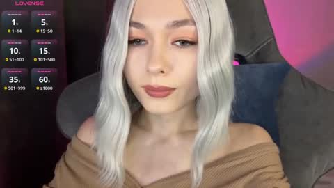 Snapshot of hey_nora_ chatting on 06.15.26 Nora online show from 06.15.26