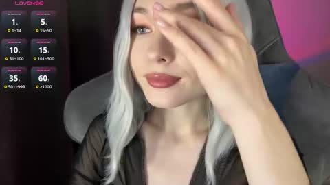 Snapshot of hey_nora_ chatting on 06.17.26 Nora online show from 06.17.26