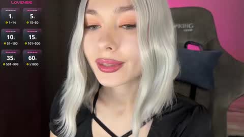 Snapshot of hey_nora_ chatting on 06.19.26 Nora online show from 06.19.26