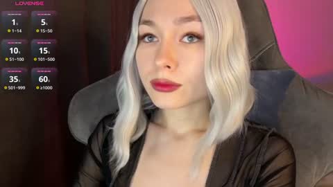 Snapshot of hey_nora_ chatting on 06.22.26 Nora online show from 06.22.26