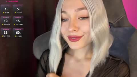 Snapshot of hey_nora_ chatting on 06.22.26 Nora online show from 06.22.26
