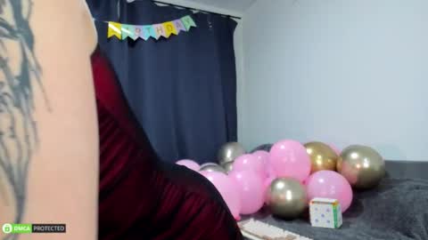 Snapshot of hey_tyankaaaa chatting on 12.02.25 Bella 3 online show from 12.02.25