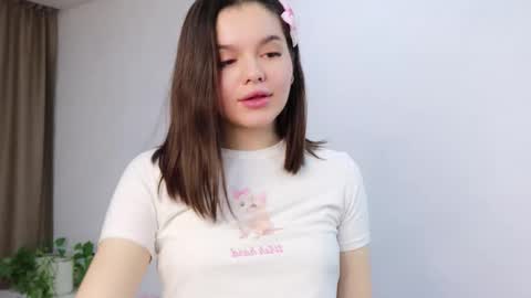 Snapshot of heyim_laura chatting on 11.05.25 Laura online show from 11.05.25