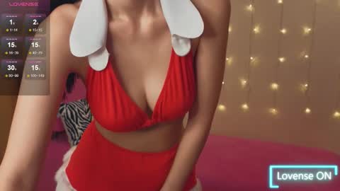 Snapshot of heyitsnaomi chatting on 12.16.25 Naomi online show from 12.16.25